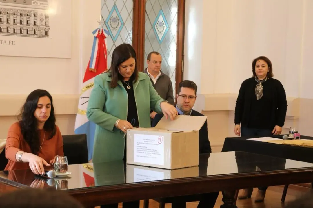 Provincia compra uniformes completos para los más de 29 mil efectivos de las fuerzas de seguridad