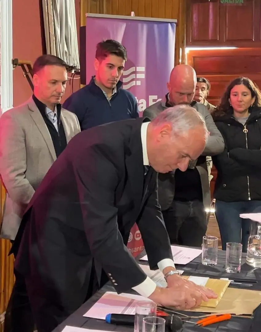 Enrico tras la licitación: Junto a la Municipalidad de Villa Cañás vamos a iniciar la construcción de las 45 viviendas provinciales antes de fin de año Enrico tras la licitación: Junto a la Municipalidad de Villa Cañás vamos a iniciar la construcción de las 45 viviendas provinciales antes de fin de año