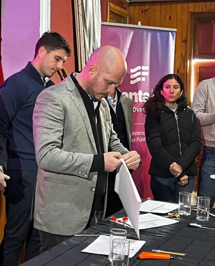 Enrico tras la licitación: Junto a la Municipalidad de Villa Cañás vamos a iniciar la construcción de las 45 viviendas provinciales antes de fin de año Enrico tras la licitación: Junto a la Municipalidad de Villa Cañás vamos a iniciar la construcción de las 45 viviendas provinciales antes de fin de año