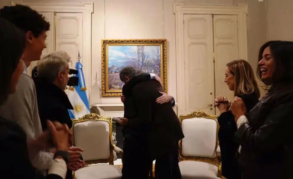 La sorpresa de Milei para su amigo veterano de Malvinas: el recuerdo del compañero caído y la increíble visita a Darwin La sorpresa de Milei para su amigo veterano de Malvinas: el recuerdo del compañero caído y la increíble visita a Darwin