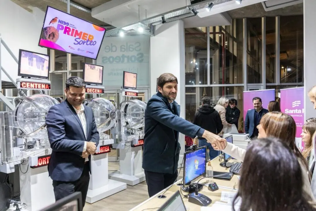 Pullaro: Bajamos el gasto político y público para invertir en que las clases media y baja puedan acceder a su vivienda