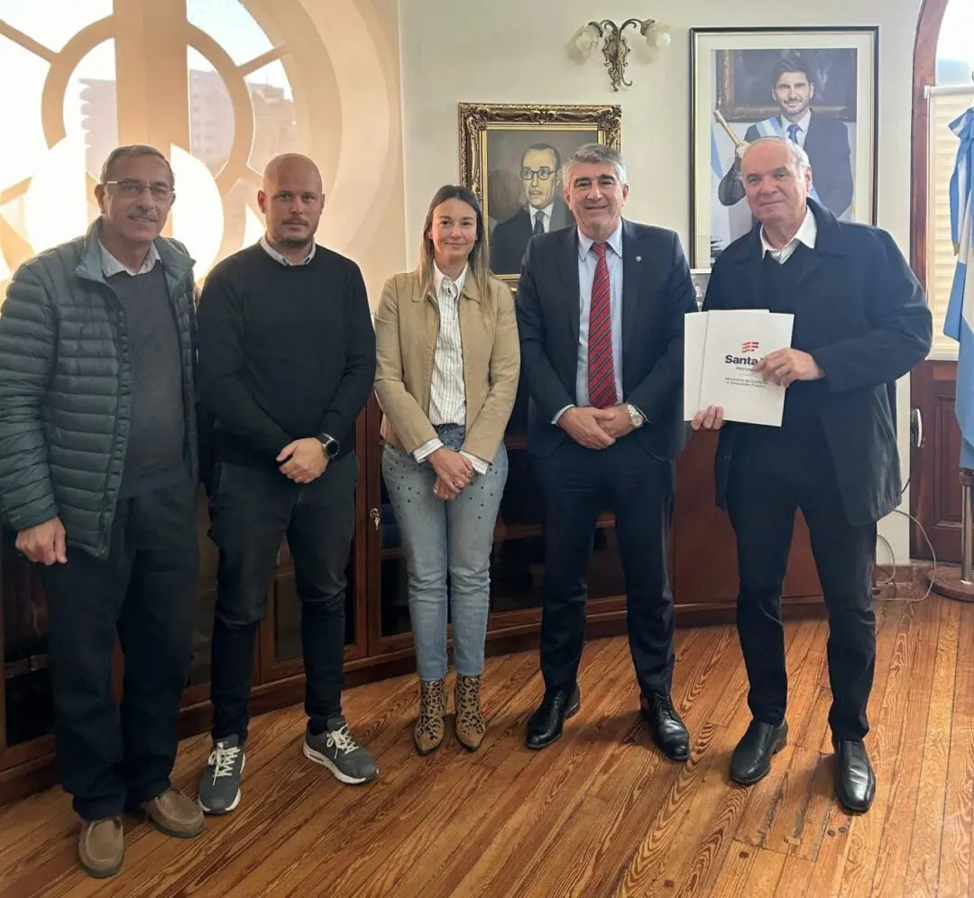 Villa Cañás: Gizzi firmó un convenio del Plan Incluir para la segunda etapa de recambio a luminarias LED Villa Cañás: Gizzi firmó un convenio del Plan Incluir para la segunda etapa de recambio a luminarias LED
