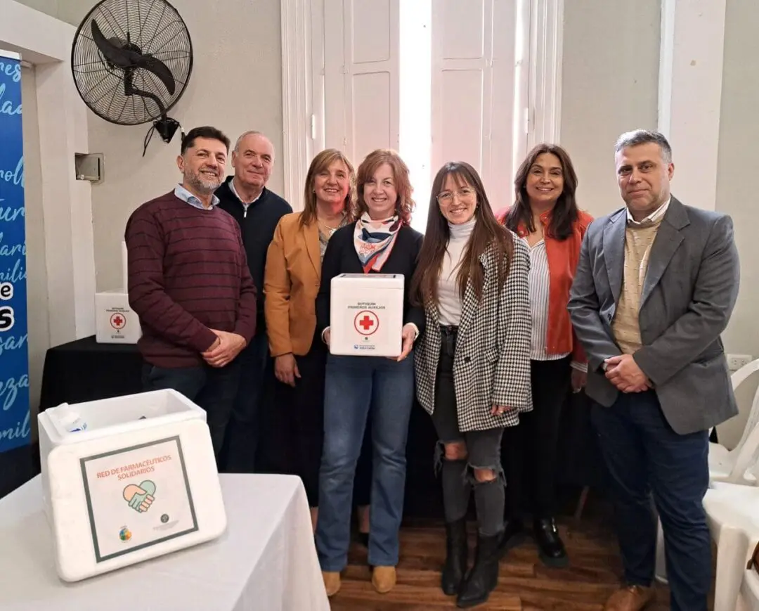 Villa Cañás: El Municipio y el Colegio de Farmacéuticos entregaron botiquines Villa Cañás: El Municipio y el Colegio de Farmacéuticos entregaron botiquines