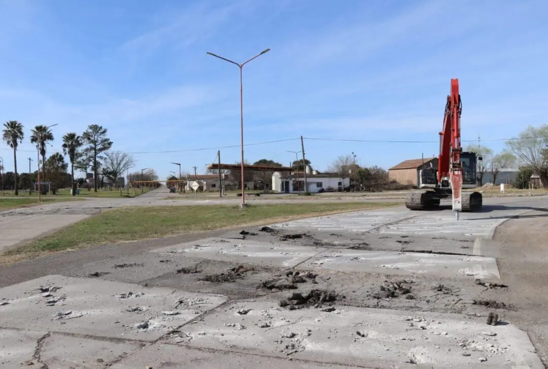 La Provincia inició la obra de repavimentación en el acceso de Labordeboy La Provincia inició la obra de repavimentación en el acceso de Labordeboy