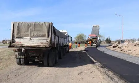 La Provincia inició la obra de repavimentación en el acceso de Labordeboy