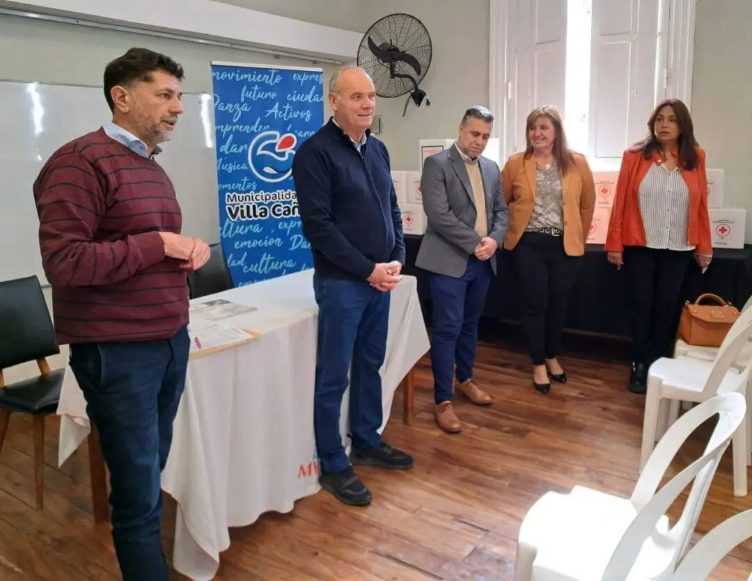 Villa Cañás: El Municipio y el Colegio de Farmacéuticos entregaron botiquines Villa Cañás: El Municipio y el Colegio de Farmacéuticos entregaron botiquines