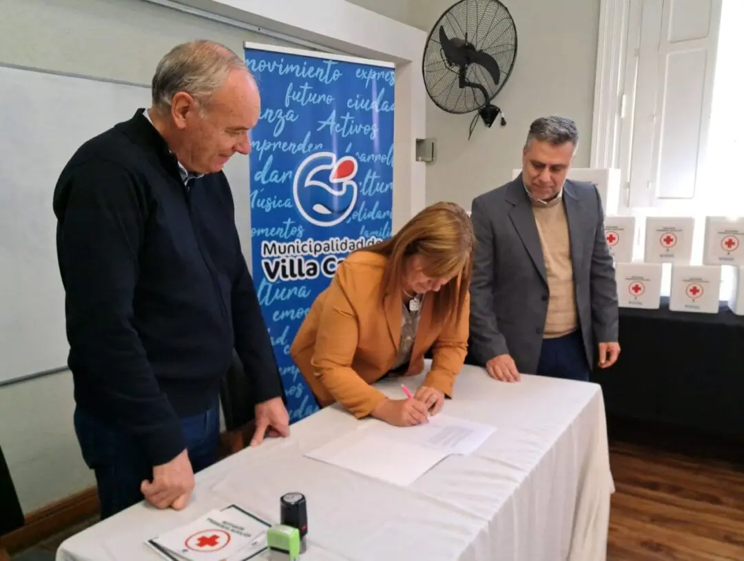 Villa Cañás: El Municipio y el Colegio de Farmacéuticos entregaron botiquines Villa Cañás: El Municipio y el Colegio de Farmacéuticos entregaron botiquines