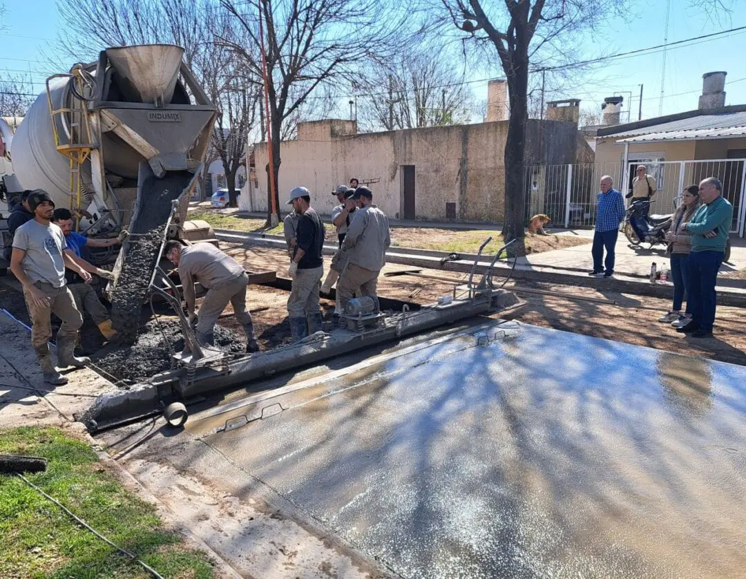 Obras Urbanas en Villa Cañás: Tercera cuadra de pavimento Obras Urbanas en Villa Cañás: Tercera cuadra de pavimento