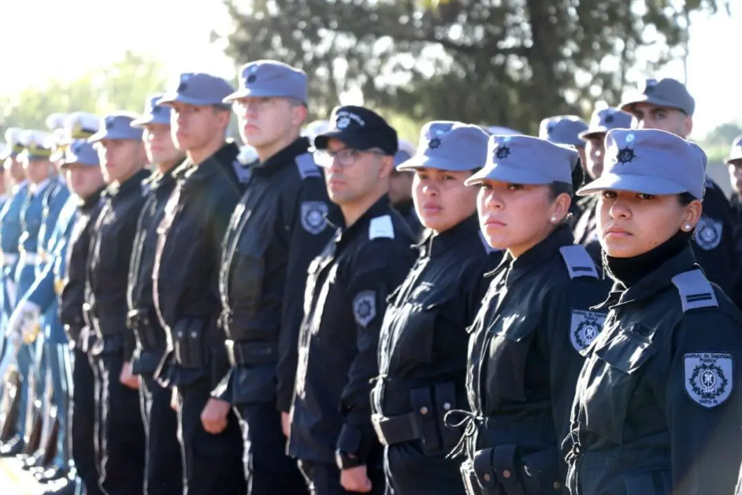 El Gobierno ofrece un nuevo sistema de becas para los aspirantes a la Policía provincial El Gobierno ofrece un nuevo sistema de becas para los aspirantes a la Policía provincial