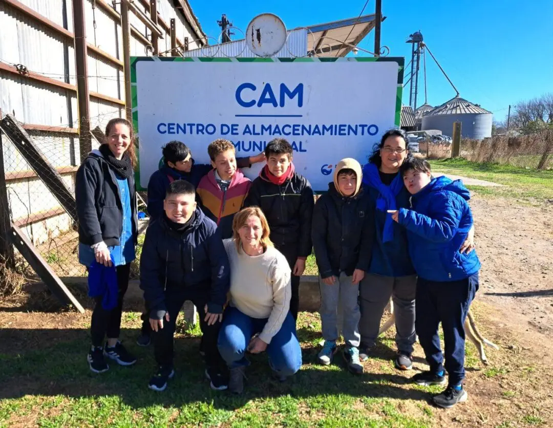 Villa Cañás: Alumnos de la Escuela Especial visitaron el CAM Villa Cañás: Alumnos de la Escuela Especial visitaron el CAM