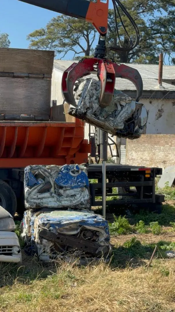 Di Gregorio informó la compactación de más de 3500 vehículos acumulados en Santa Emilia