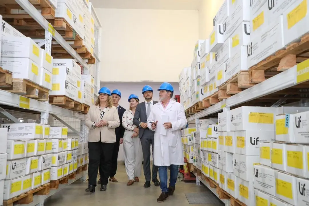 Objetivo Dengue: Pullaro recorrió el LIF, que quintuplicará la producción de repelente Objetivo Dengue: Pullaro recorrió el LIF, que quintuplicará la producción de repelente