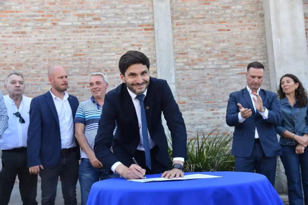 Pullaro entregó aportes por más de cien millones de pesos a instituciones de General López Pullaro entregó aportes por más de cien millones de pesos a instituciones de General López