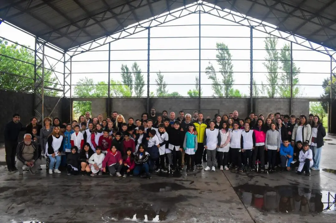 Carreras: Comenzó la obra provincial para terminar el gimnasio de la Escuela Primaria