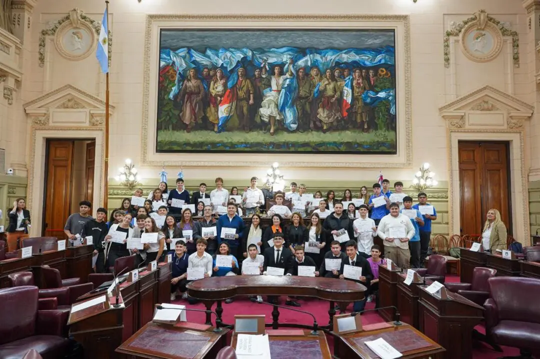 Estudiantes de Venado Tuerto y de San Eduardo fueron Diputados por un Día Estudiantes de Venado Tuerto y de San Eduardo fueron Diputados por un Día