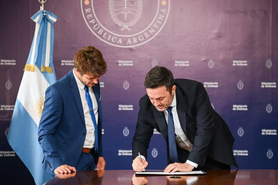 Teodelina: El intendente Joaquín Poleri firmó un convenio con el Ministerio de Defensa Teodelina: El intendente Joaquín Poleri firmó un convenio con el Ministerio de Defensa