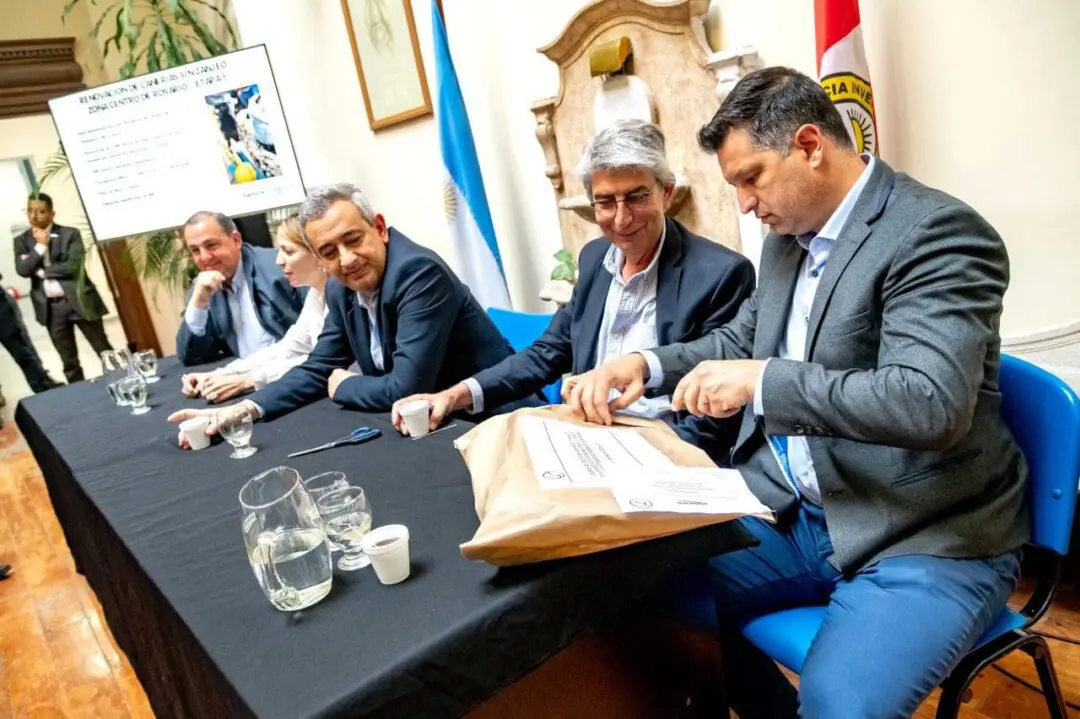 Rosario: Javkin participó de la apertura de sobres licitatorios para histórica obra de renovación de redes de agua