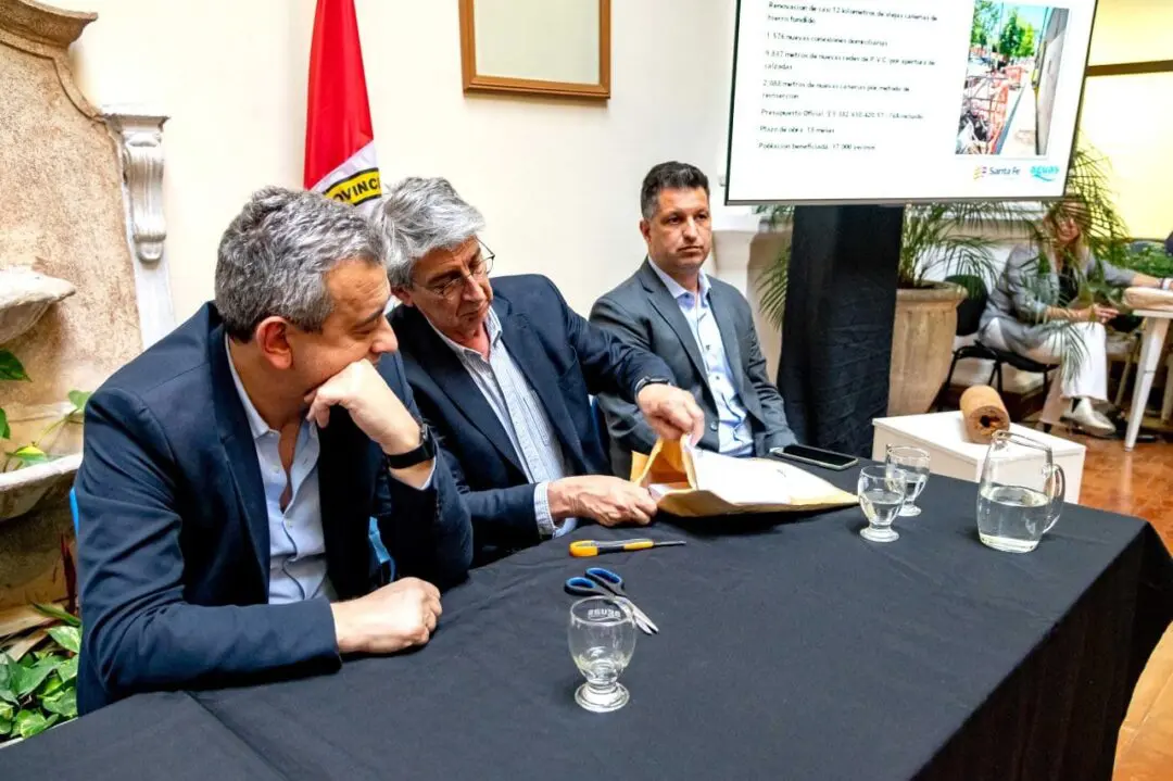 Rosario: Javkin participó de la apertura de sobres licitatorios para histórica obra de renovación de redes de agua