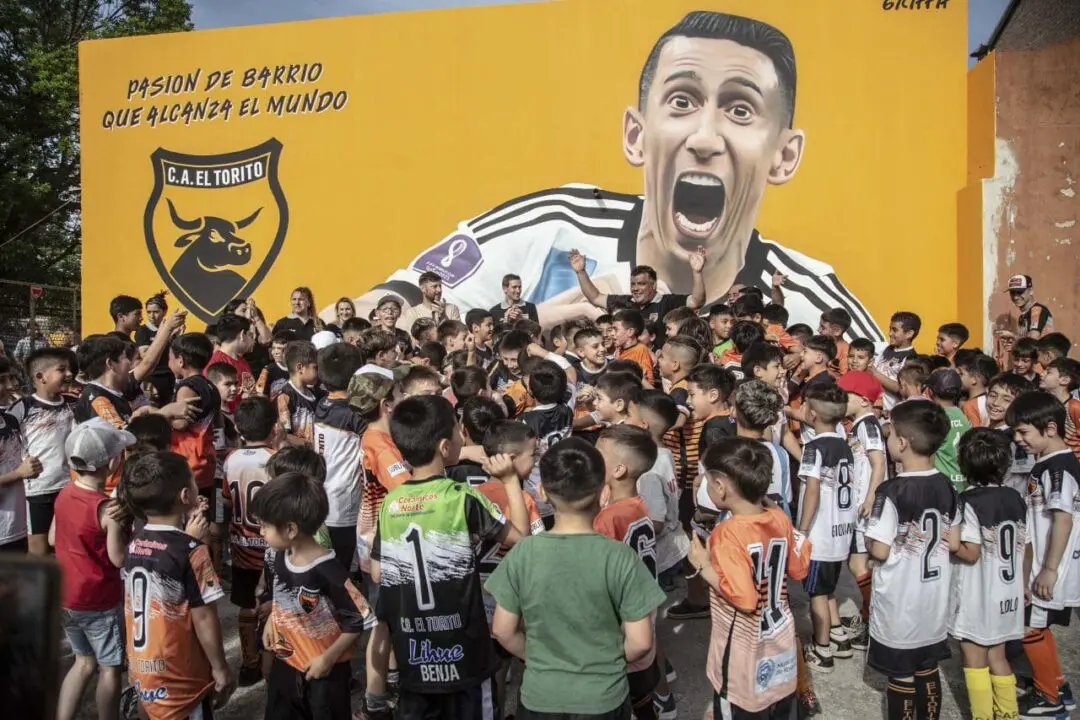 Rosario: Di María tiene un nuevo mural en el club que lo vio nacer