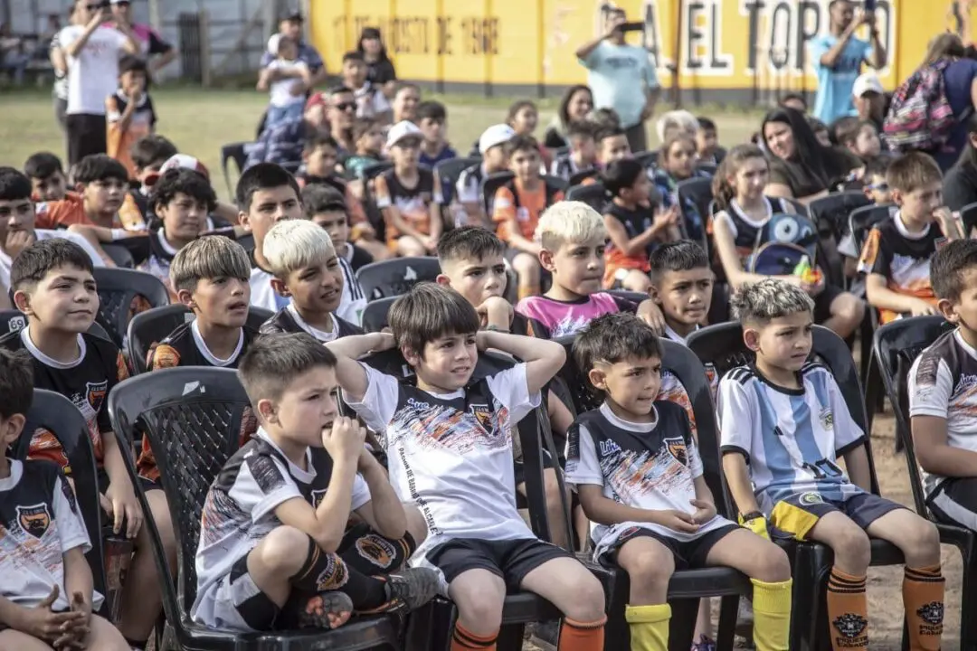 Rosario: Di María tiene un nuevo mural en el club que lo vio nacer