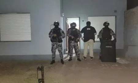 Firmat: PDI aprehendió a tres hombres y tres mujeres por microtráfico