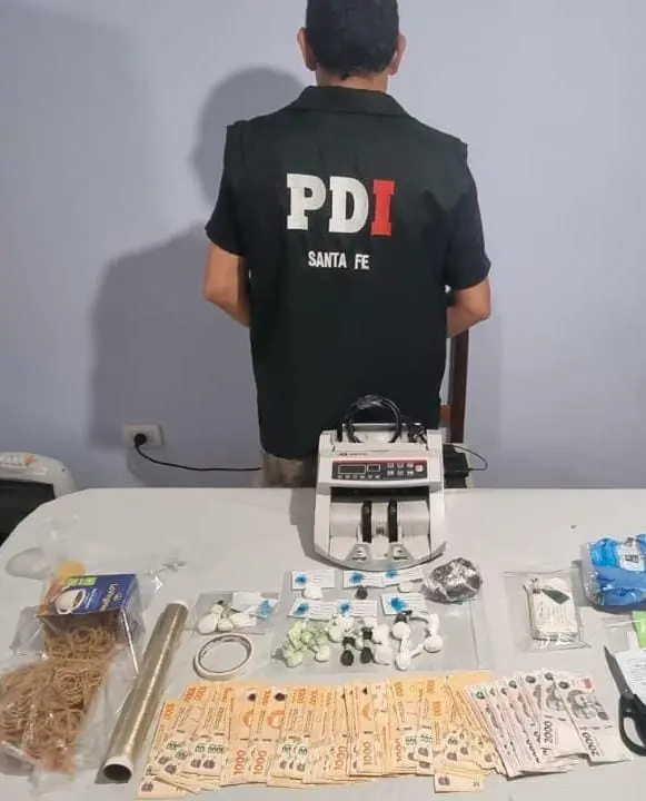 Firmat: PDI aprehendió a tres hombres y tres mujeres por microtráfico