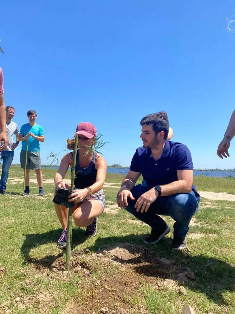 Sofía Galnares: Junto a un centenar de venadenses forestamos la Laguna El Hinojo