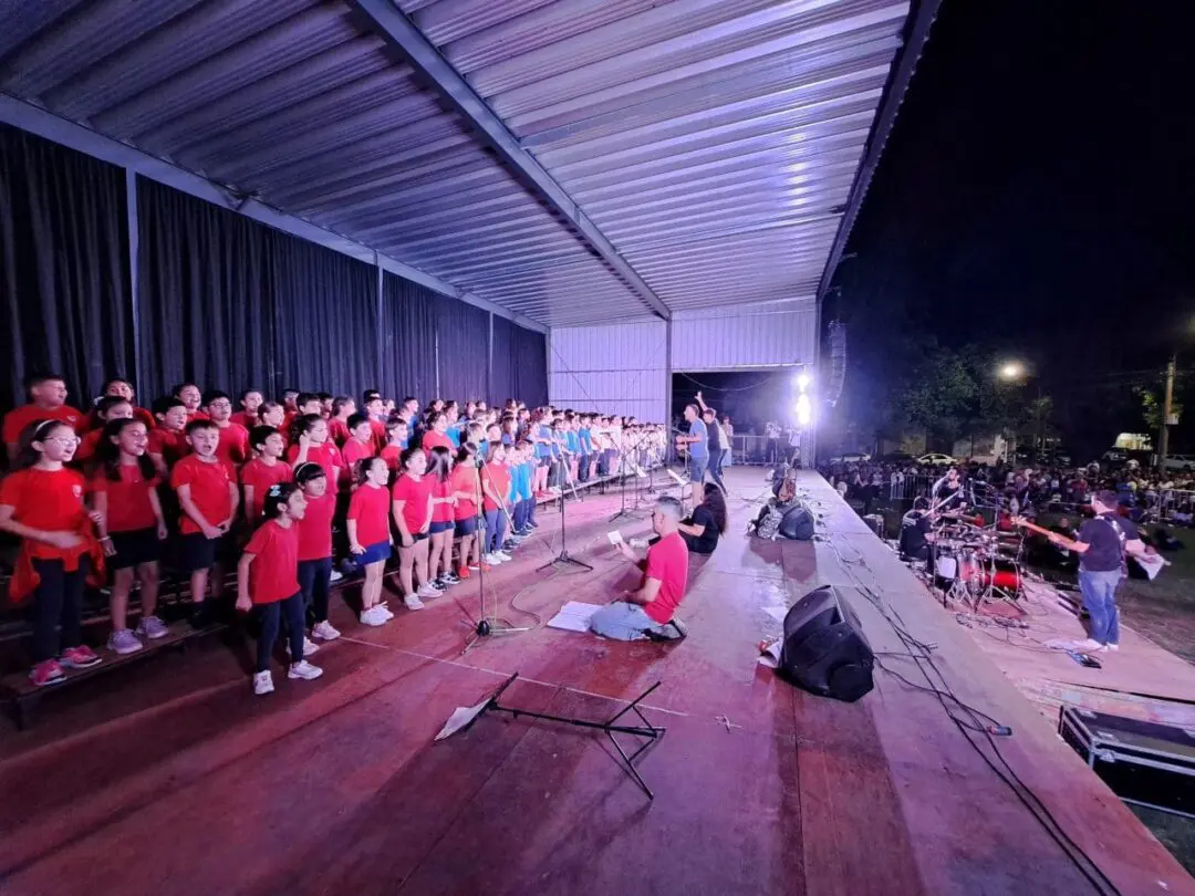 Villa Cañás vibró de emoción: Escuelas que Cantan deslumbró con un espectáculo increíble