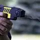 Provincia confirmó que en marzo la Policía incorporará pistolas Taser