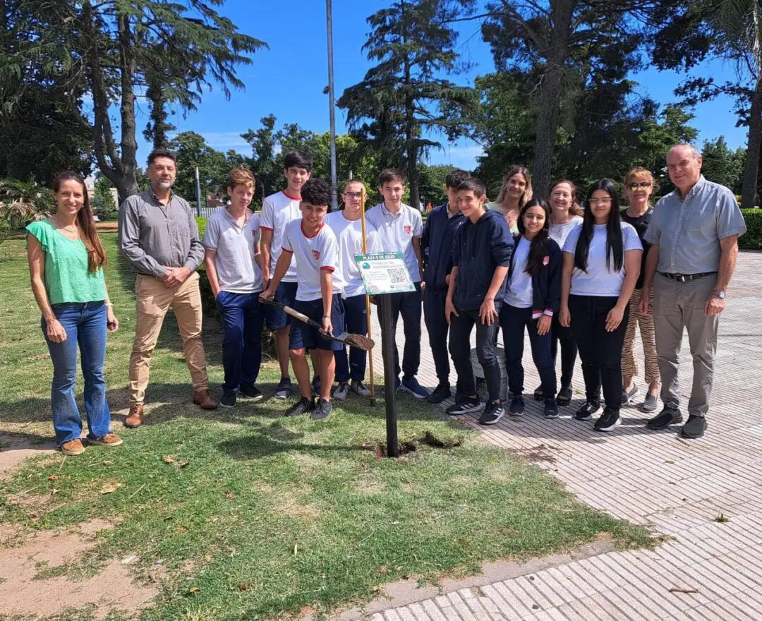 Cuidando Plazas: Proyecto de Concientización en Villa Cañás Cuidando Plazas: Proyecto de Concientización en Villa Cañás