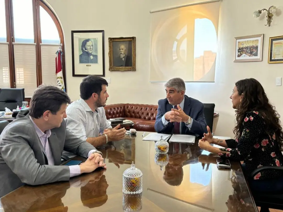 Más obras para Venado Tuerto: Chiarella y Di Gregorio firmaron convenios con el Gobierno provincial