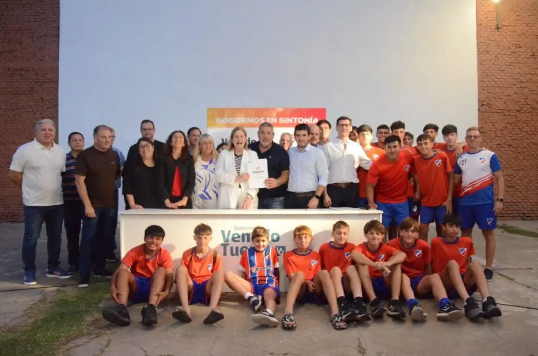 Venado Tuerto: Scaglia y Chiarella firmaron convenios para obras en clubes y bomberos Venado Tuerto: Scaglia y Chiarella firmaron convenios para obras en clubes y bomberos