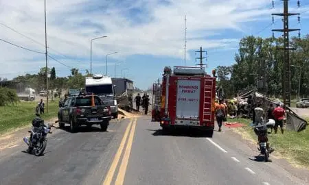 Firmat: Grave choque de camiones deja un herido y caos en la Ruta 33