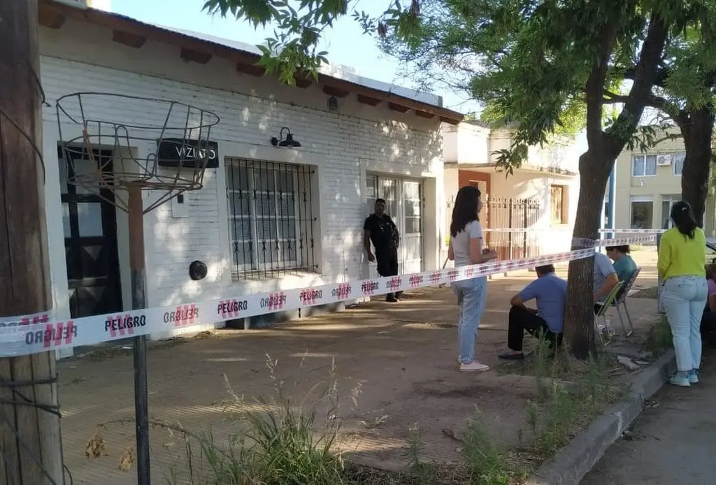 Rufino: Hallan muerta a una mujer que fue devorada en parte por sus perros Rufino: Hallan muerta a una mujer que fue devorada en parte por sus perros