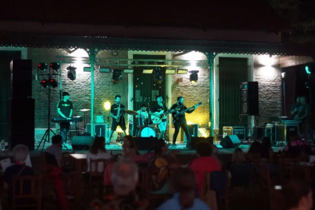 Santa Isabel: Gran noche cervecera y a puro rock