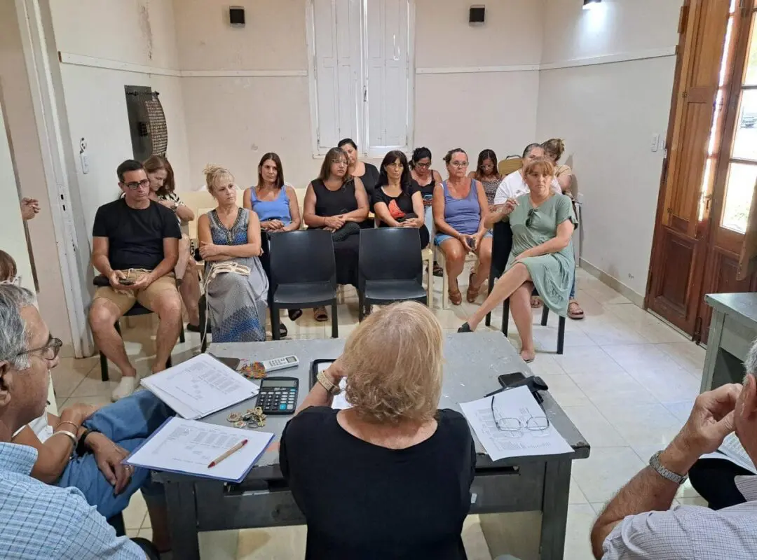 Villa Cañás: Entrega del FAE a instituciones educativas