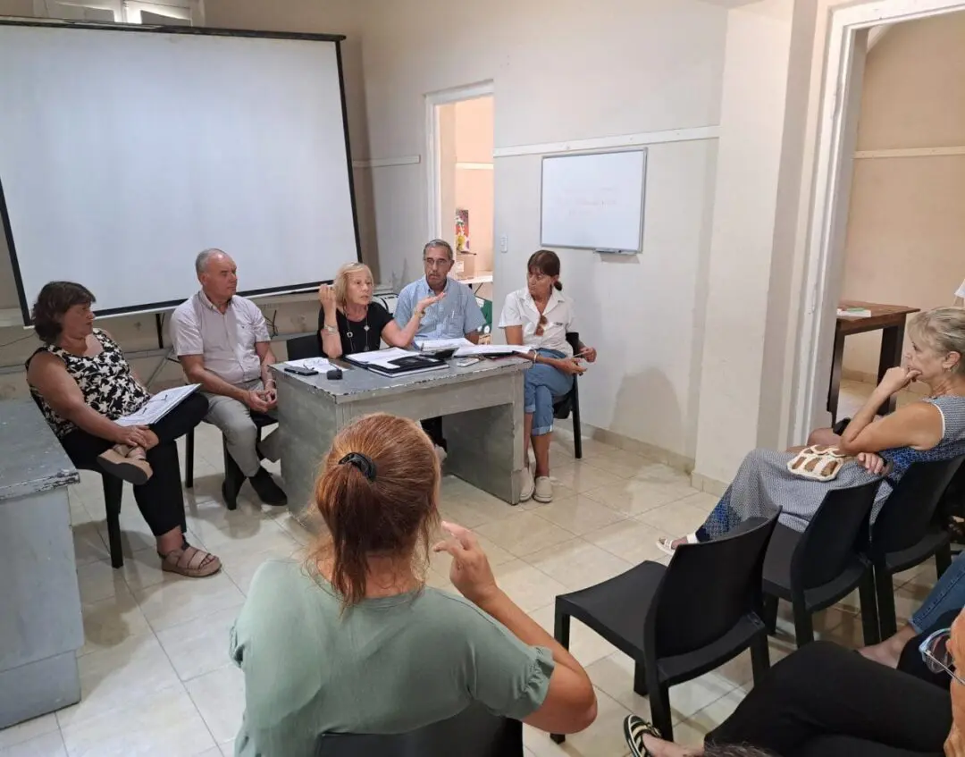 Villa Cañás: Entrega del FAE a instituciones educativas