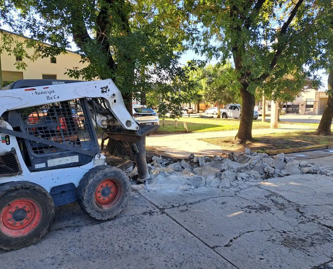 Villa Cañás: El municipio avanza con obras de bacheo urbano Villa Cañás: El municipio avanza con obras de bacheo urbano