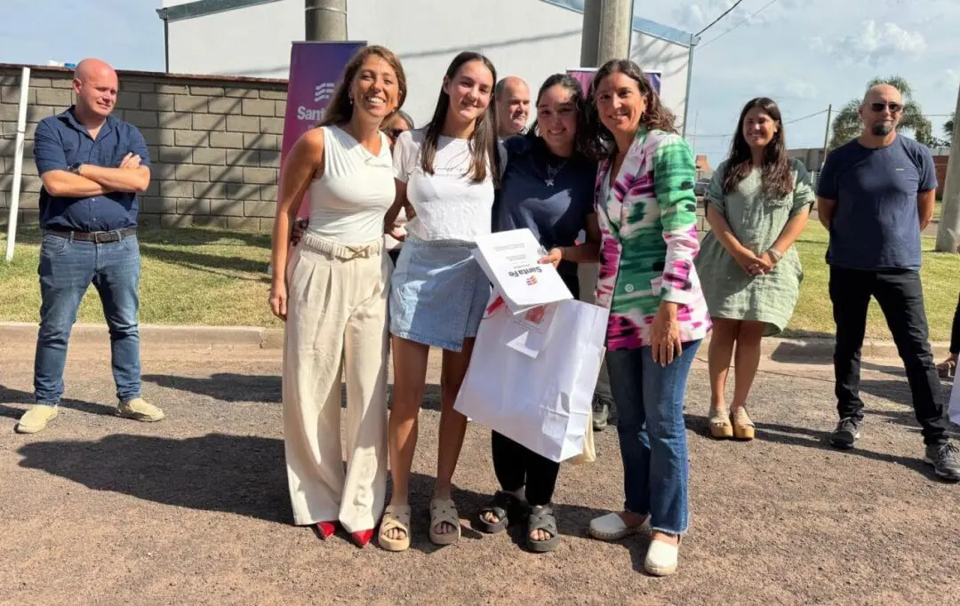 Un hogar nuevo: Seis Familias recibieron viviendas en Amenábar