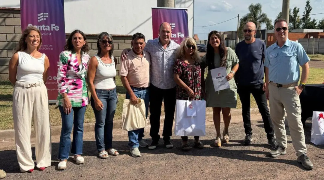 Un hogar nuevo: Seis Familias recibieron viviendas en Amenábar