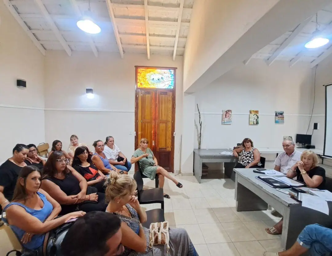 Villa Cañás: Entrega del FAE a instituciones educativas