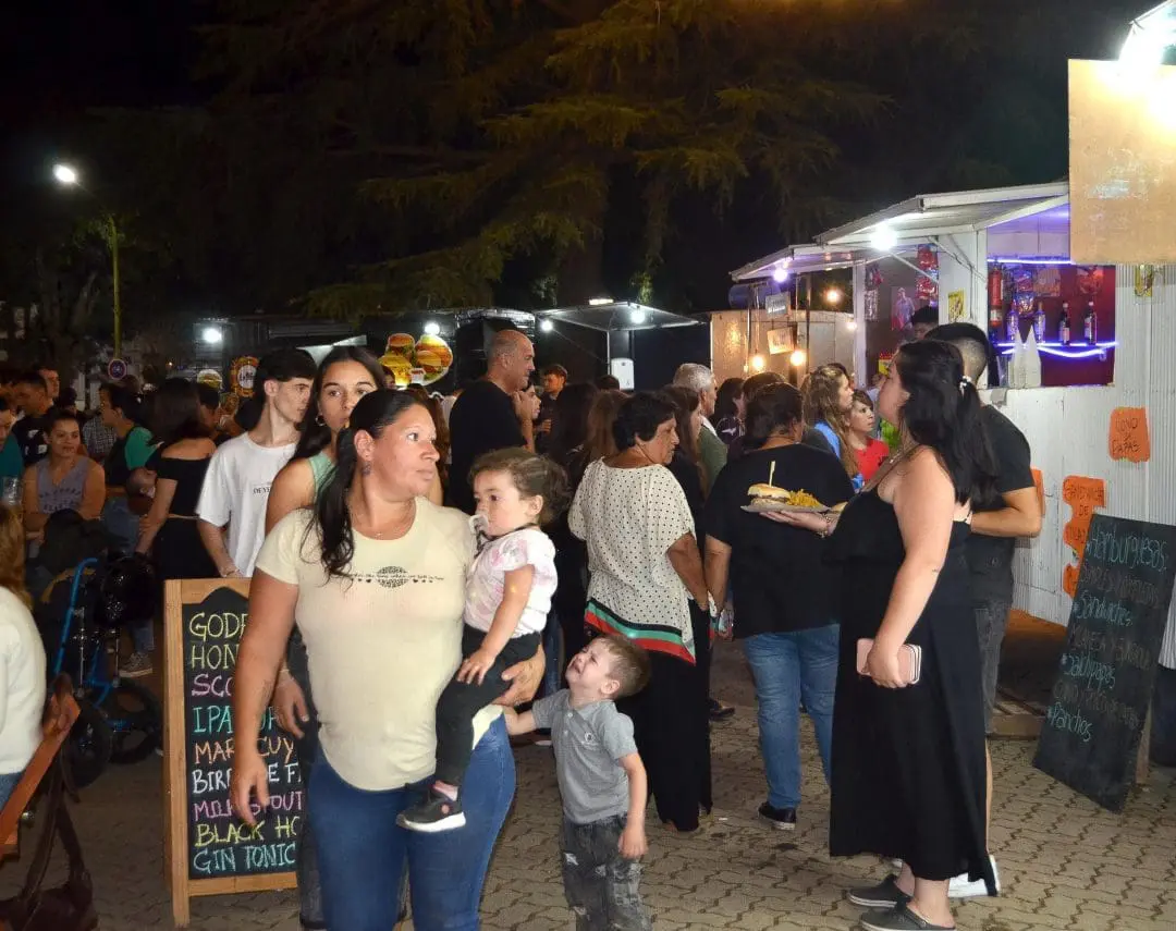 Ni la Lluvia los Detuvo: Noche a Puro Rock en Villa Cañás Ni la Lluvia los Detuvo: Noche a Puro Rock en Villa Cañás