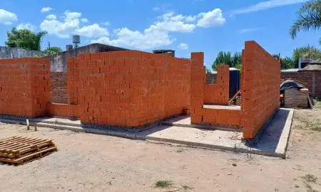 La senadora Di Gregorio celebra el progreso habitacional en Elortondo