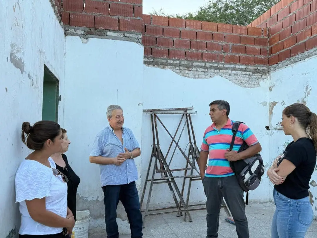 La diputada Sofía Galnares cerca de las instituciones