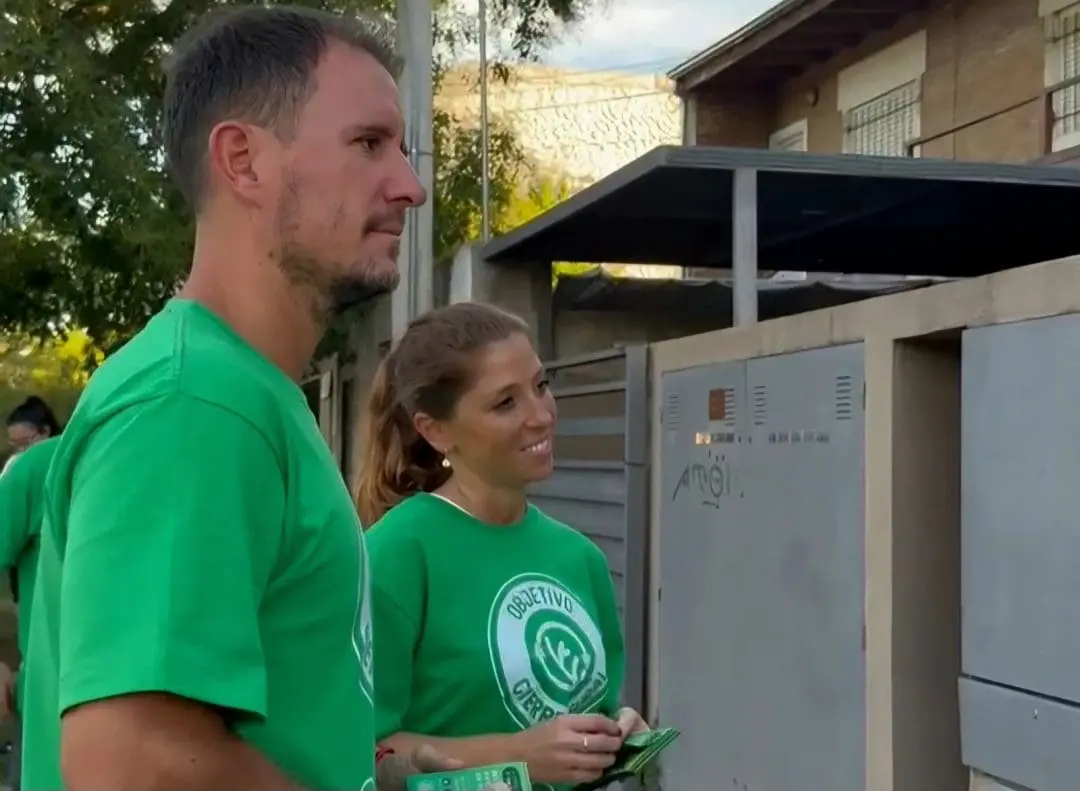 La diputada Sofía Galnares cerca de las instituciones