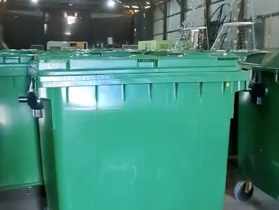 Villa Cañás: El municipio adquirió contenedores de residuos para la ciudad Villa Cañás: El municipio adquirió contenedores de residuos para la ciudad