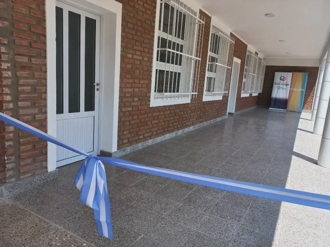 Un caso ejemplar: San Jorge devuelve 21 millones a la provincia tras optimizar recursos en la construcción de aulas Un caso ejemplar: San Jorge devuelve 21 millones a la provincia tras optimizar recursos en la construcción de aulas