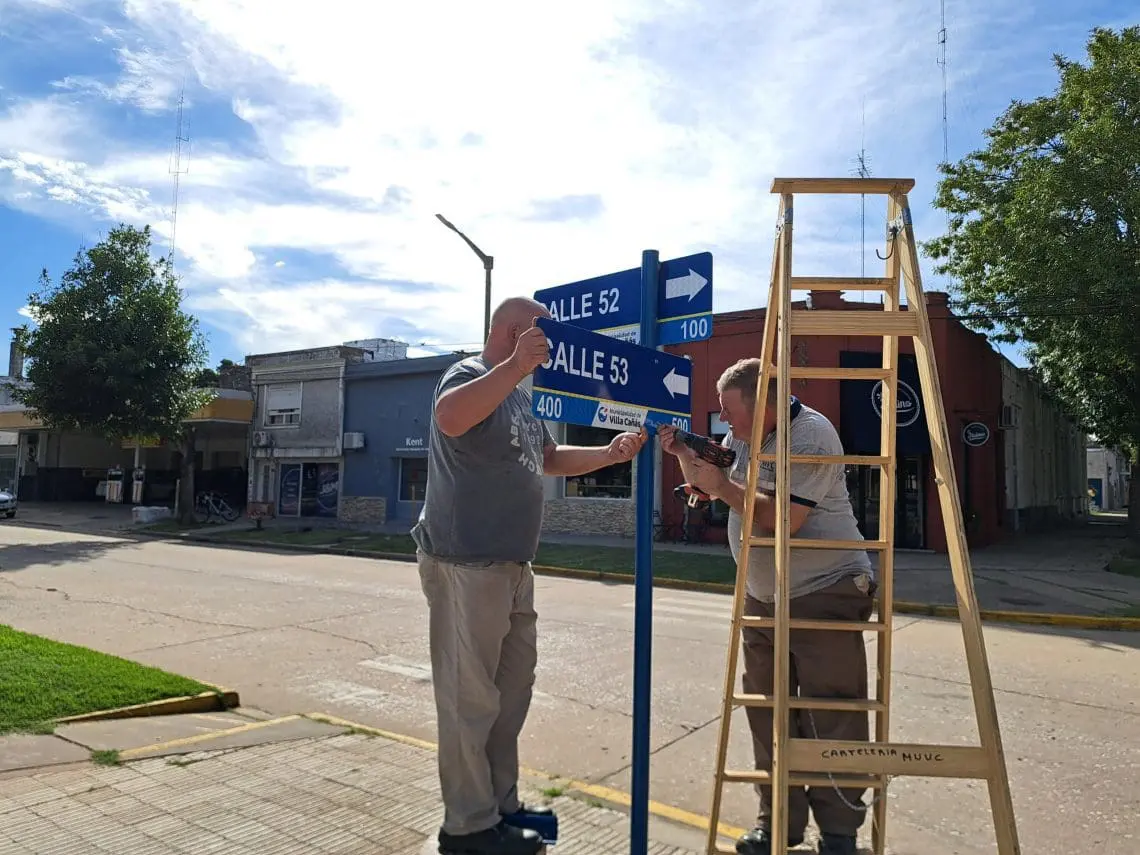 Villa Cañás: Comenzó la instalación de los nuevos nomencladores en calles de la ciudad