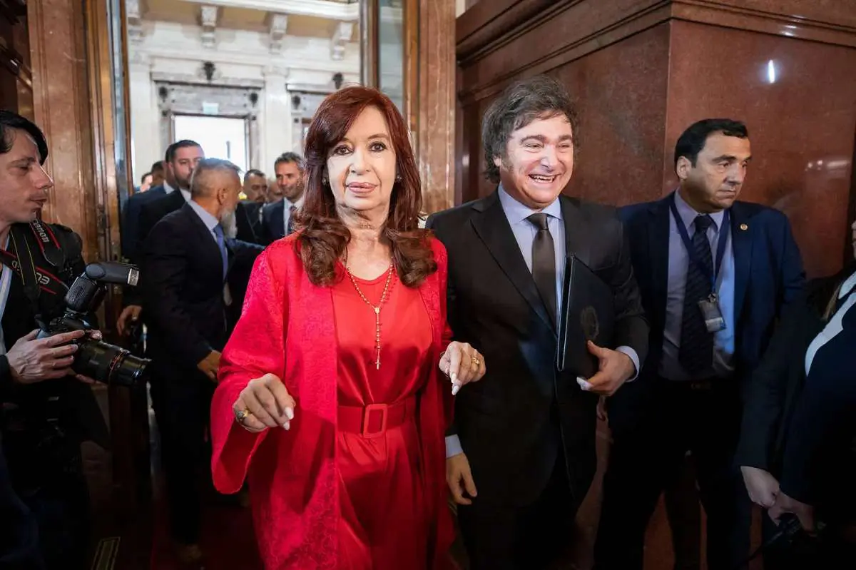 Milei y Cristina Kirchner, con desempeños similares en materia de transparencia en su primer año de gestión Milei y Cristina Kirchner, con desempeños similares en materia de transparencia en su primer año de gestión