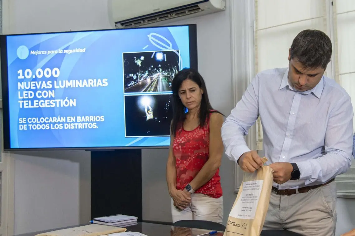 Rosario: El municipio comprará 10 mil nuevas luminarias led para colocar en barrios y avenidas